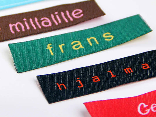 50 fabric labels for your branding. Design your brand with us and create your woven labels!